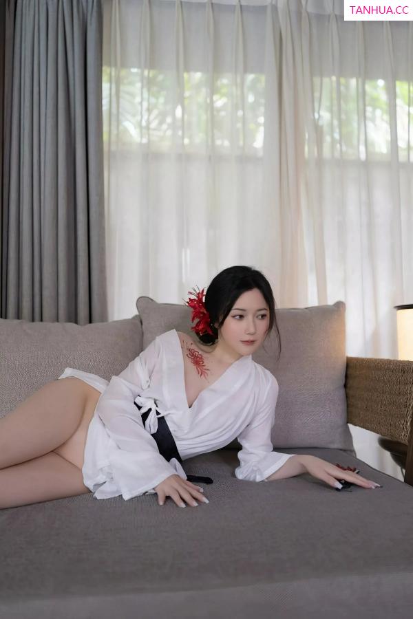 鱼子酱fish  [XiuRen]高清写真图 2025.07.04 No.10514 鱼子酱Fish 白色丝袜第39张图片